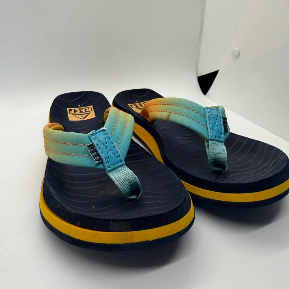 Reef Kids Ahi Flip Flops Blue Orange Ombre Sunset‎ Beach Sandals Size 4 Big Kid
